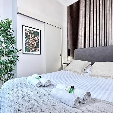 Renovated Champs-elysees Retreat Parigi