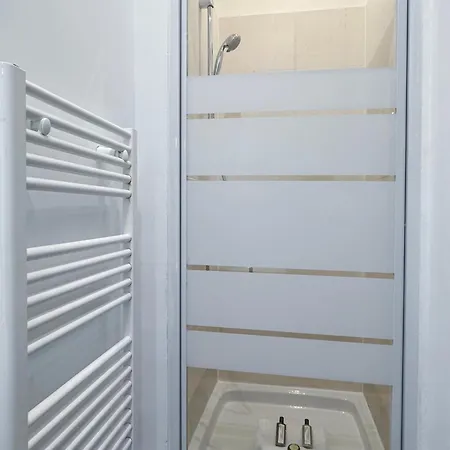 Renovated Champs-elysees Retreat Parigi