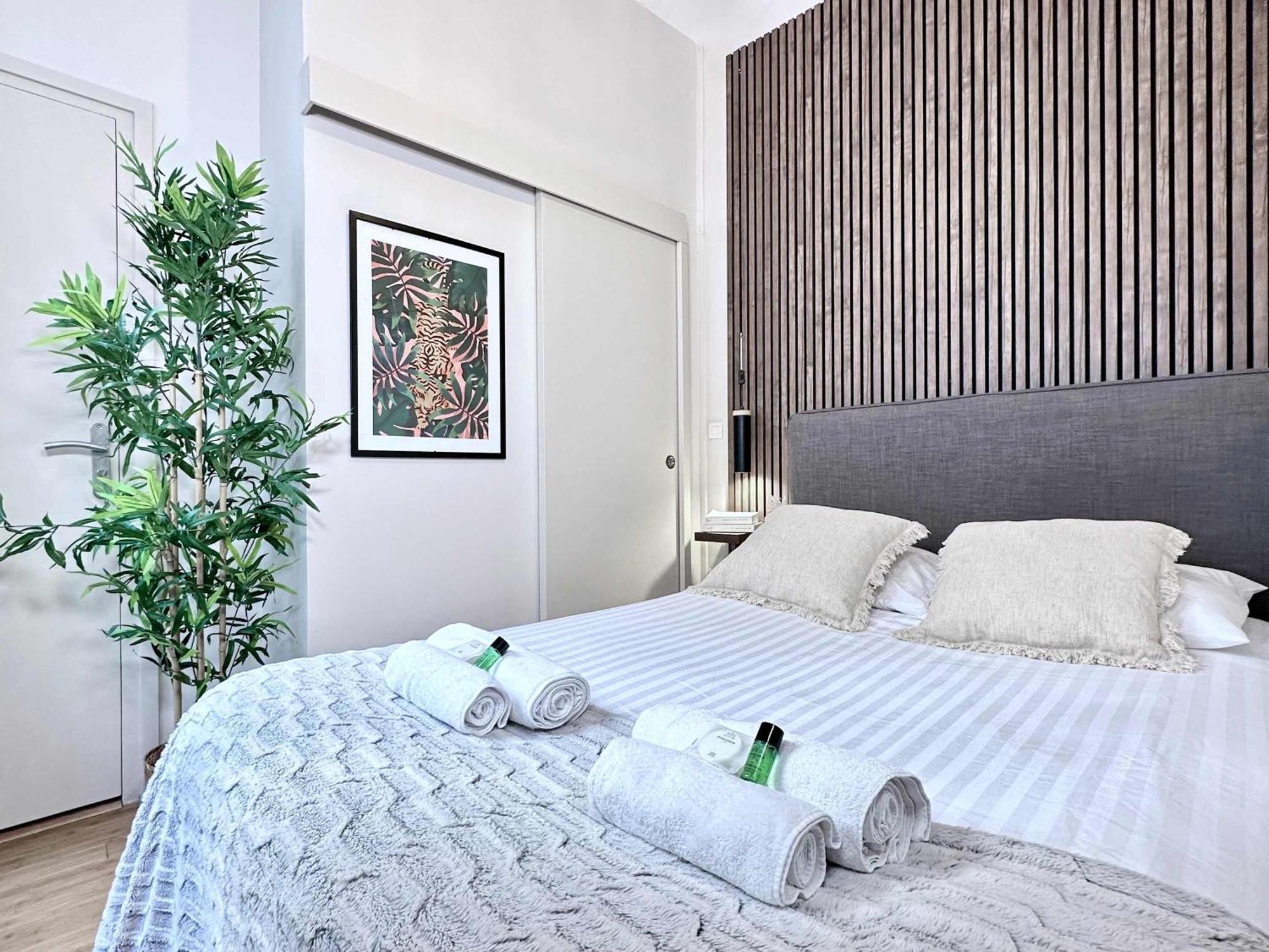 Renovated Champs-elysees Retreat Parigi