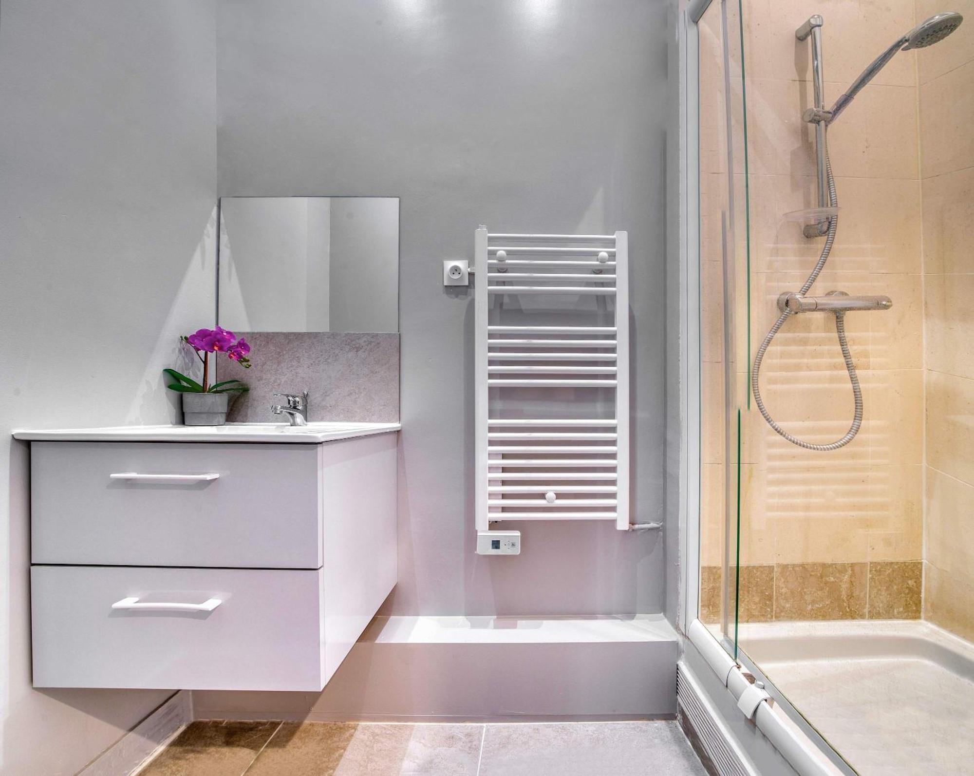 Renovated Champs-elysees Retreat Appartamento