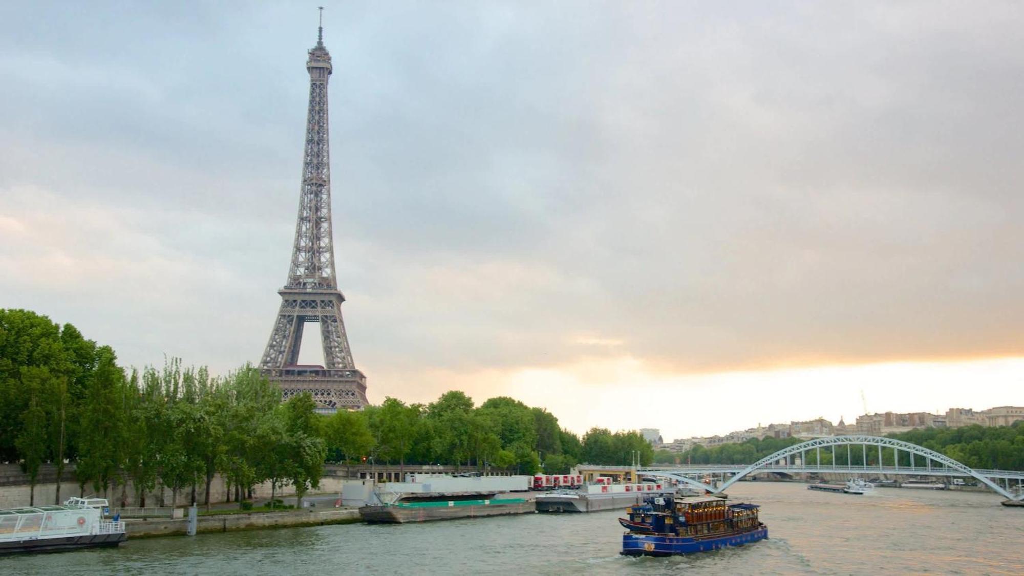 Renovated Champs-elysees Retreat * Parigi