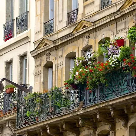 Apartment Renovated Champs-elysees Retreat Paris